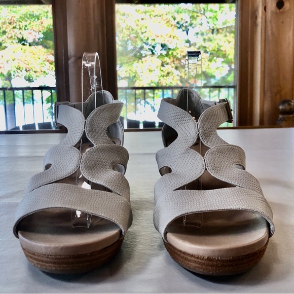 DR. SCHOLL’S Bailey Faux Suede Ankle Wedge Oyster NWOB (11M) - Picture 11 of 16